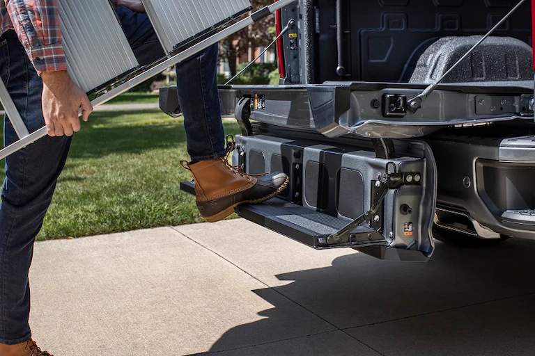 Exterior view of the Chevrolet Silverado Multi-Flex Tailgate